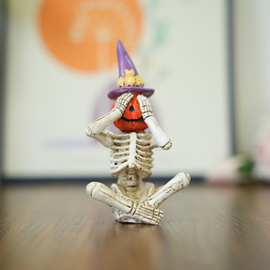 Adorno de resina creativo para Halloween, decoración de sombrero, ecológico, transfronterizo, <span class=keywords><strong>tres</strong></span> <span class=keywords><strong>calaveras</strong></span> y calabaza - Product Image 4