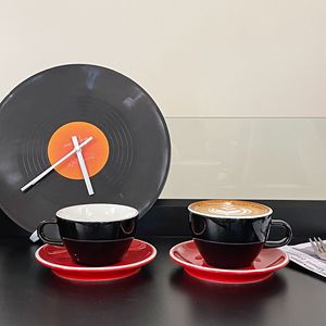 แก้วกาแฟเซรามิกเคลือบสีดำวินเทจพร้อมจานรองสีแดง - Product Image 3