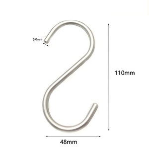 Double <span class=keywords><strong>crochet</strong></span> <span class=keywords><strong>métallique</strong></span> multifonctionnel <span class=keywords><strong>en</strong></span> alliage d'aluminium <span class=keywords><strong>de</strong></span> 5mm d'épaisseur <span class=keywords><strong>en</strong></span> <span class=keywords><strong>forme</strong></span> <span class=keywords><strong>de</strong></span> <span class=keywords><strong>S</strong></span> pour les vêtements pour accrocher les chapeaux, les chaussettes, les pantalons et les écharpes. - Product Image 6