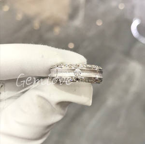 Bague pour homme de luxe en or 18 carats avec diamant rond certifié IGI, serti micro-pavé, spécialement conçue pour lui. - Product Image 3