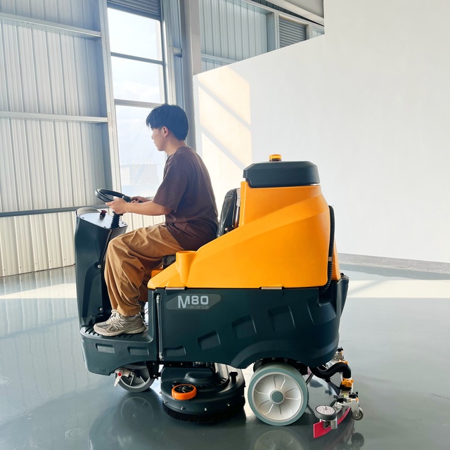 M80 High Efficiency Automatic Ride on Floor Scrubber Industrial  Warehouse and Factory Use