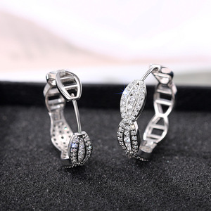 Orecchini a Cerchio con Catena Intrecciata alla Moda per Donna, Accessori per Orecchie per Uso Quotidiano, Outfit Casual e Regalo - Product Image 4