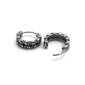 Yunnique Pendientes de aro con forma de calavera retro, de acero de titanio, estilo punk, diseño geométrico, joyería de moda para hombres y mujeres - Product Image 3
