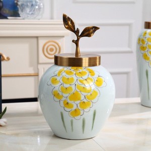 Jarrón de Piso de Cerámica Pintado a Mano Moderno de Jingdezhen, Color Blanco, para Decoración de Oficina y Hogar - Product Image 4