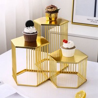 Set Dekorasi Jendela Meja Dessert Pernikahan Romantis Modern Elegan, Tiang Persegi Pahatan Berongga Besi Putih