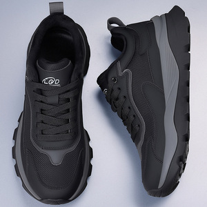 รองเท้ากีฬาผู้ชายแบบตาข่ายระบายอากาศ พื้นยางแบบเตี้ย สไตล์ลำลองสำหรับเดิน - Product Image 1
