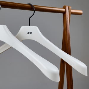 Mạnh mẽ bền không trượt móc áo cho cửa hàng bán lẻ quần áo biểu tượng tùy chỉnh quần áo nhựa móc bán buôn số lượng lớn - Product Image 2