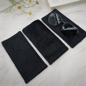 Pochette rectangulaire noire pour lunettes, sac de rangement pour voyage, design simple, 8-8,9 pouces, en microfibre douce - Product Image 1