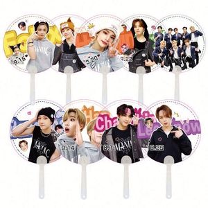 Éventail pliant en PVC personnalisable en gros, cadeau d'entreprise sur le thème des étoiles pour les fans d'idoles Kpop et de personnages d'anime - Product Image 2