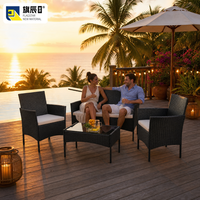 Ensemble de patio 4 pièces en rotin PE noir avec coussins beiges et table en verre
