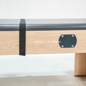 Queenlife Machine de Pilates Cadillac complète pour l'entraînement des muscles du tronc, équipement de luxe avec appui-tête et repose-bras réglables - Product Image 3