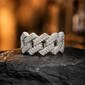 Anello Hip Hop Intrecciato con Pavé per Donne, Gioiello da Dito di Lusso - Product Image 4