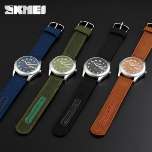 Reloj de cuarzo casual para hombre, correa de lona multicolor, con fecha y día, luminoso, para exteriores. - Product Image 3