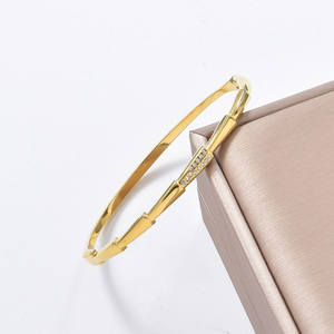 Zeadear Venta al por Mayor de Brazaletes Unisex de Acero Inoxidable Segmentado, Chapados en Oro de 18k, con Circonitas, Anticorrosión, Pulidos y Resistentes al Desgaste - Product Image 4