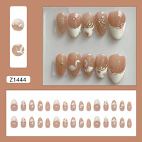 Lot de 30 faux ongles nude pour manucure française avec nœud et motif cœur en fil doré 3D – Prix usine