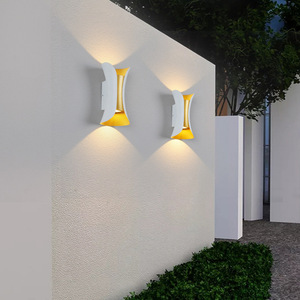 Applique murale extérieure, étanche, éclairant à la fois vers le haut et vers le bas du couloir et de l'escalier, COB LED IP65, applique murale longue à LED pour extérieur - Product Image 1
