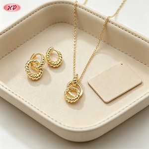 เครื่องประดับจิวเวลรี่ บิซูเตรียส โอโร ขายส่ง ต่างหูและสร้อยคอชุบทอง 18K ประดับเพชรซิคอน สำหรับผู้หญิง งานแต่งงาน งานหมั้น - Product Image 2