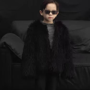 Pedido de Muestra al por Mayor: Abrigo Largo de Piel Sintética Macaron Colorido y Cálido de Invierno para Niñas, de Manga Larga, OEM - Product Image 1