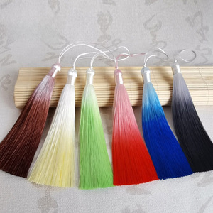 พู่ห้อยไล่เฉดสีโพลีเอสเตอร์สไตล์จีนสำหรับตกแต่งฮั่นฝู - Product Image 1
