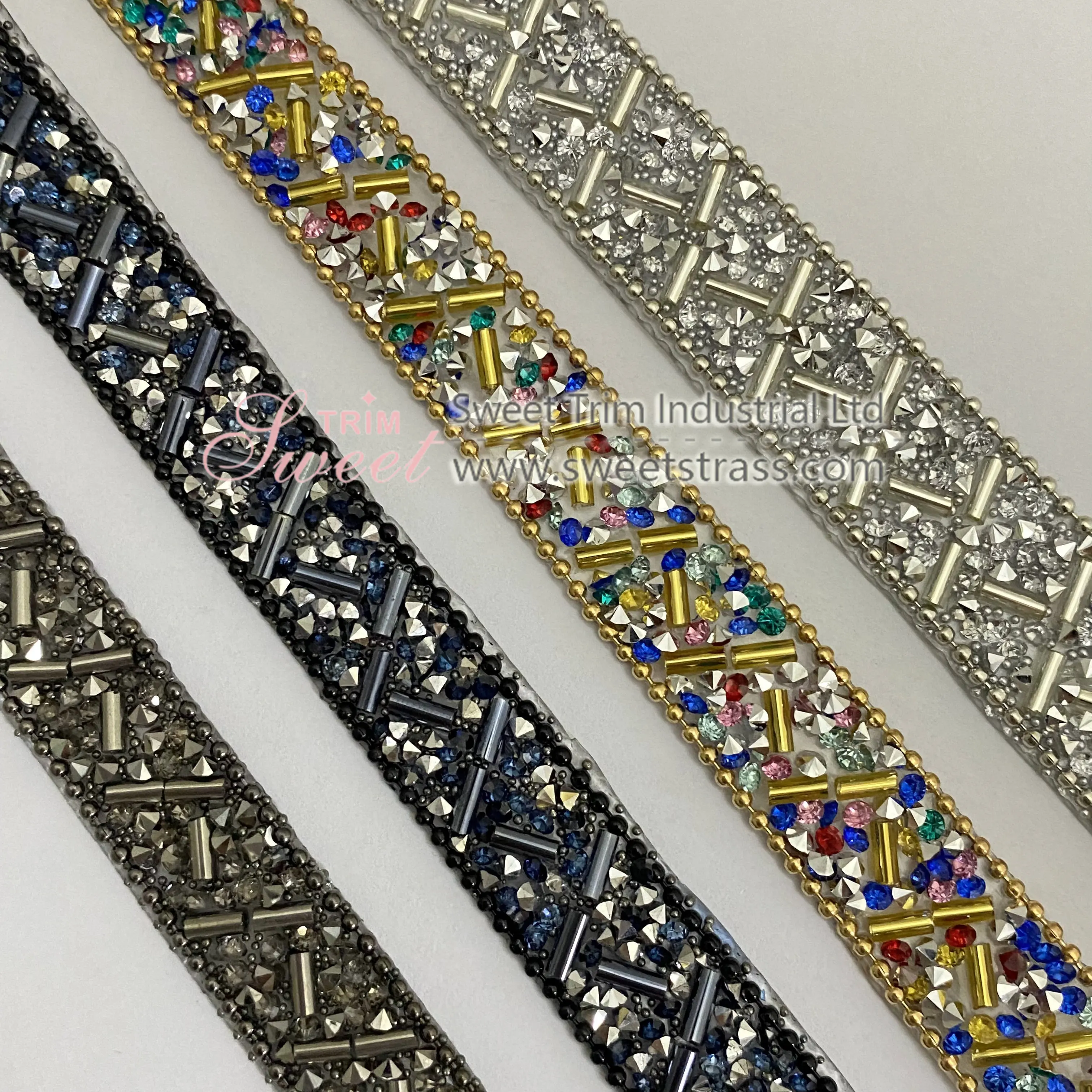 Keluaran baru besi jaring berlian imitasi perbaikan panas pada transfer pemangkas manik-manik kristal untuk tas dan sepatu menerima desain pelanggan