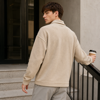 Veste de sport athlétique pour homme en maille gaufrée beige, col montant zippé avec poche poitrine contrastante, vente en gros
