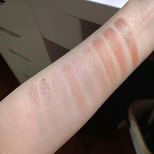 Bảng phấn mắt nhũ lấp lánh Giáng sinh 9 màu hình thỏ dễ thương, phấn mắt khô, ánh kim tự nhiên, sắc tố cao, mỹ phẩm trang điểm - Product Image 4