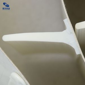 Jingtian PU Ölbeständiger 2-Schicht-Steigbandförderer mit Riffelung 2 Jahre Garantie 50x20x20cm für Lebensmittel- und Getränkefabriken - Product Image 4