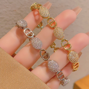 กำไลข้อมือรูปจมูกหมูประดับเพชรซิร์คอนเต็มวง สีทอง/สีเงิน เครื่องประดับงานแต่งงานสำหรับผู้หญิง กำไลแฟชั่นแบบโซ่ - Product Image 4