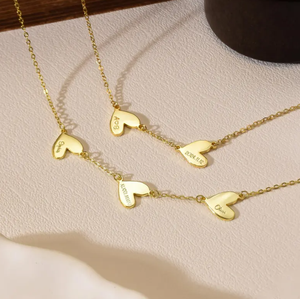 Collana con Ciondolo a Cuori Multipli, Personalizzabile con Iniziali, <span class=keywords><strong>Nomi</strong></span> e Date, Delicata Collana a Strati con Cuori, Gioiello d'Amore per Donne - Product Image 1