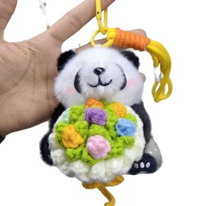 Adorable y Realista Muñeco de Peluche de Panda Gigante Tejido con Flor, Llavero, Colgante para Mochila, Adorno Colgante para Bolso, Venta al por Mayor - Product Image 6