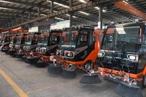 Xe quét đường hút bụi hiệu suất cao để làm sạch sàn đường - Product Image 4