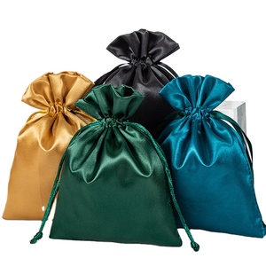 Sac de rangement anti-poussière double doublure en satin de soie écologique avec cordon de serrage pour bonnet de voyage et masque de nuit, idéal pour un usage quotidien - Product Image 1
