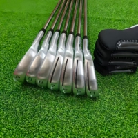 Fers de golf pour droitiers avec manche en acier et semelle large pour des coups longs et droits
