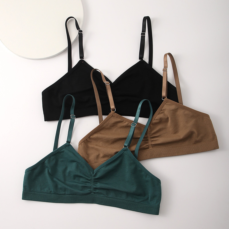 Plus-Size Sports Bra (W6772): side profile showing stretch, rise and leg-opening fit
