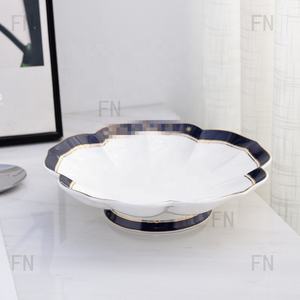 La vaisselle en céramique bleue et blanche la plus vendue, livrée avec des boîtes cadeaux et des bols à logo Bugari - Product Image 3