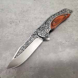 Pisau Lipat Saku untuk Pertahanan Diri, Bertahan Hidup, dan Berkemah di Luar Ruangan, dengan Tekstur Ukiran Bunga, Pisau Baja Damaskus - Product Image 5