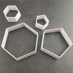 <span class=keywords><strong>Emporte</strong></span>-pièce en plastique de qualité supérieure pour biscuits de football, idéal pour la pâtisserie de desserts spéciaux et les fournitures de décoration sur le thème du football - Product Image 4