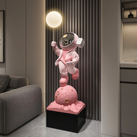 Vente en gros de grandes décorations en résine, figurines d'astronautes roses pour le salon, le bureau, la salle d'étude, cadeau d'anniversaire, articles décoratifs en résine