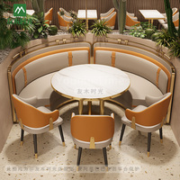 Tables et chaises de restaurant, combinaison écologique, bois durable, design contemporain pour usage commercial