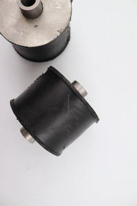 Produits chinois de haute qualité, 1 ensemble de pieds de montage en caoutchouc, amortisseurs pour excavatrice Daewoo Doosan DH220-3. Pièces d'excavatrice - Product Image 4