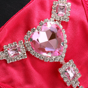 2023 nuevo diseño de ropa interior de diamantes de imitación Día de San Valentín Sexy cristal Rosa Tanga <span class=keywords><strong>bragas</strong></span> cuerpo joyería cadena para <span class=keywords><strong>novia</strong></span> mujeres - Product Image 3