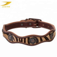 Maßgefertigtes Retro-Hundehalsband aus Echtem Leder mit Handgearbeiteten Blumenmotiven und Kupfer-Conchos, Western-Stil, Breit und Wellenförmig, Verstellbar