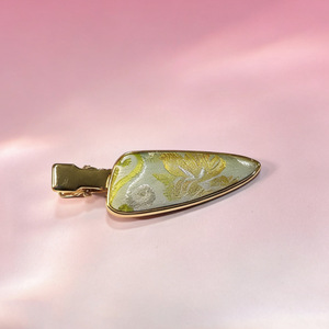 Nouvelle pince à cheveux rétro en brocart de style chinois, sans couture, adaptée au Hanfu, au cheongsam et à un usage quotidien. Un côté polyvalent - Product Image 2