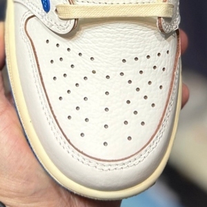 Chaussures de basketball rétro 2026 pour hommes, bleu et blanc, imperméables, respirantes, en cuir véritable, à lacets, amortissantes, tendance mode - Product Image 1