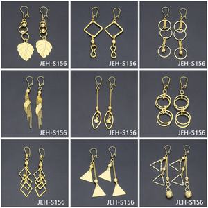 Pendientes Colgantes Redondos con Forma de Hoja Chapados en Oro para Mujer Jxx, Nuevo Lanzamiento, Precio al por Mayor, Estilo Clásico, Material Principal Latón - Product Image 2