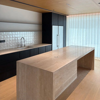 Îlot de cuisine en travertin naturel personnalisable, table de repas et de préparation en pierre massif, design minimaliste intégré pour cuisine ouverte