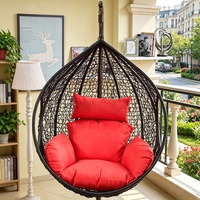 Fauteuil suspendu de patio en rotin plastique avec structure en fer de style européen moderne pour hôtels, complexes hôteliers, villas, jardins et usage extérieur