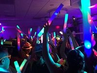 Bâtons lumineux en mousse néon Neon Glo LED 3 baguettes colorées clignotantes en forme de cône pour les mariages anniversaires Concerts fêtes d'halloween en vrac