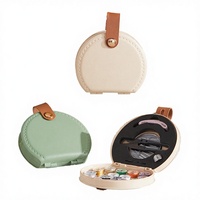 Kits de Costura Portátiles, Ecológicos, Duraderos, Mini, Simples, de Plástico, Creativos, Cosidos a Mano, para Viaje, con Agujas e Hilos, al por Mayor