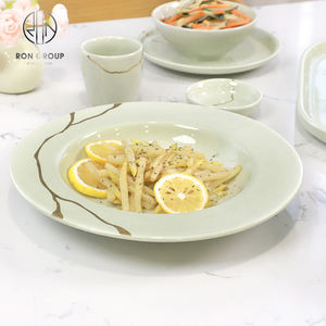 Assiettes creuses en céramique verte élégantes, <span class=keywords><strong>vaisselle</strong></span> polyvalente pour servir des pâtes au restaurant, des repas gastronomiques <span class=keywords><strong>à</strong></span> la maison, des événements de traiteur - Product Image 2